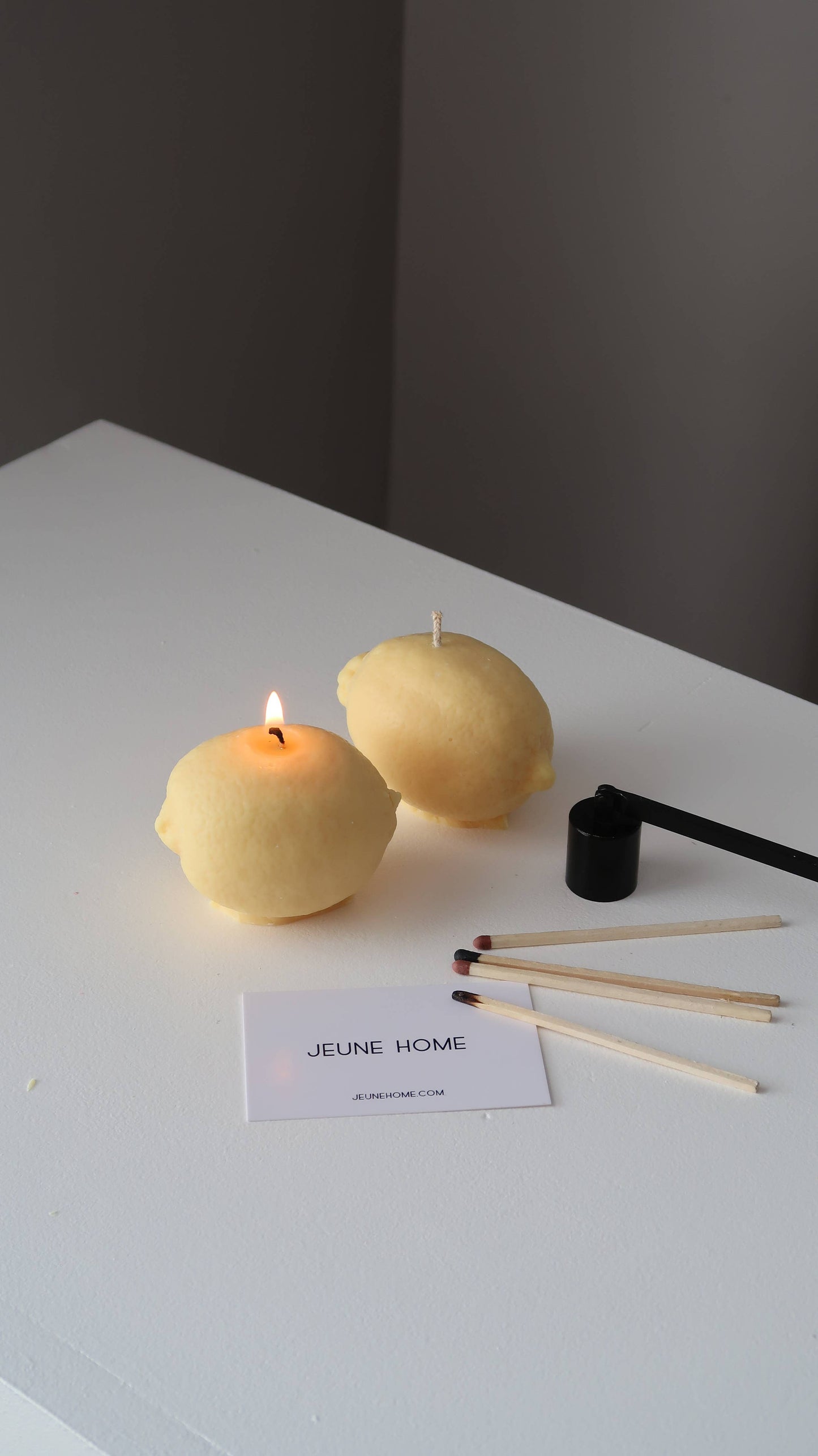 Jeune Home - Realistic lemon candle