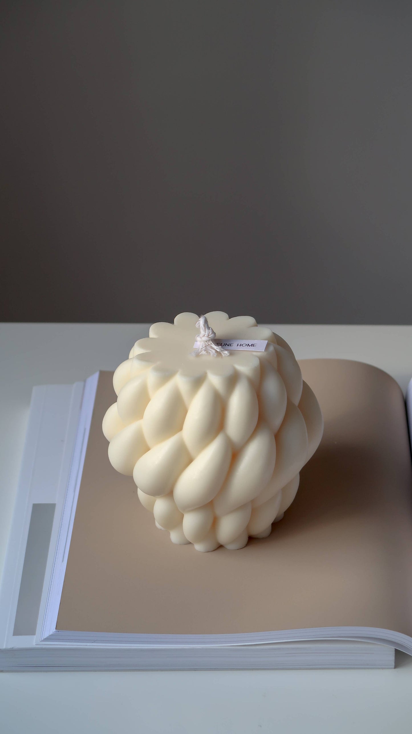 Jeune Home - Large chunky knitted candle | Ribbed candle