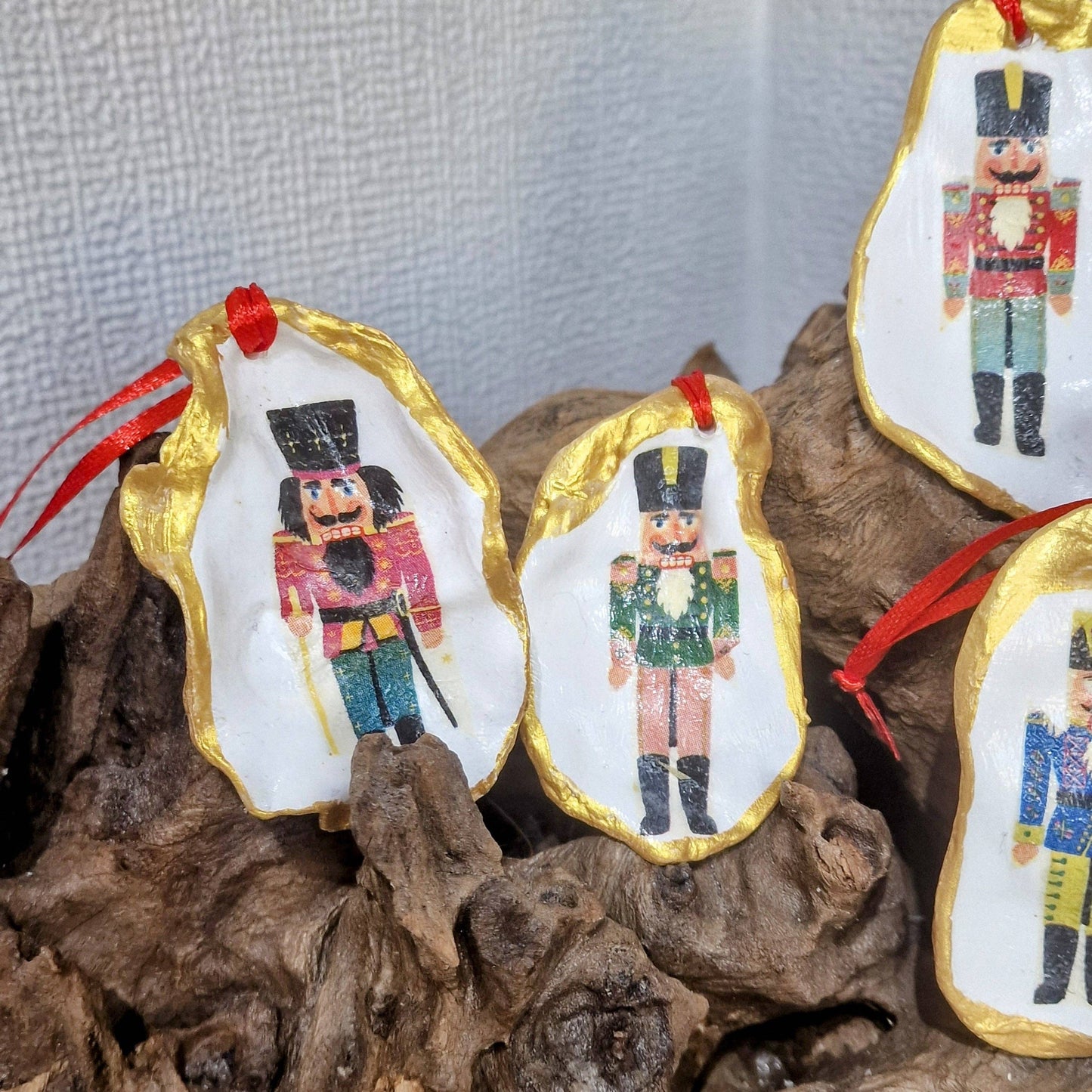 Christmas Ornaments 5 x Nutcrackers Oyster Shell Decoration