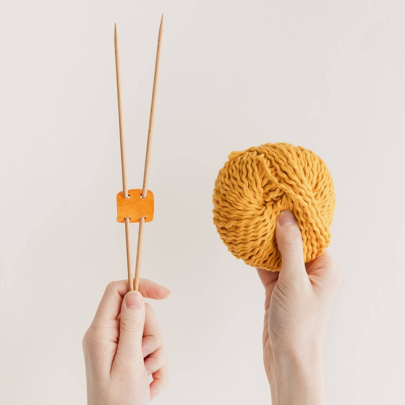 Studio Lowen - Suede Knitting Needle Holders