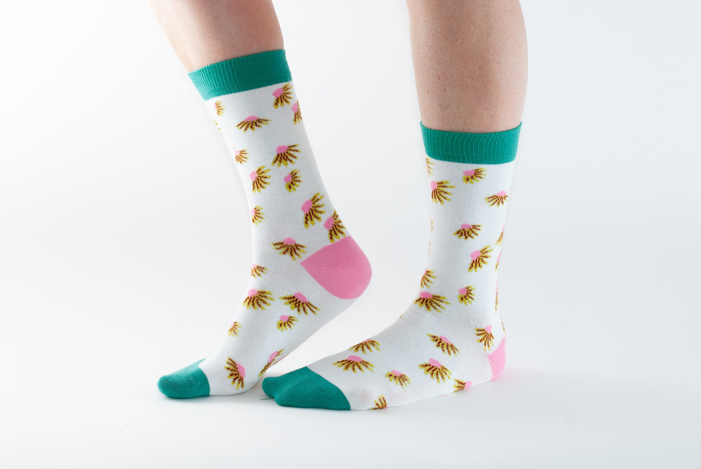 Doris & Dude White Flower Socks