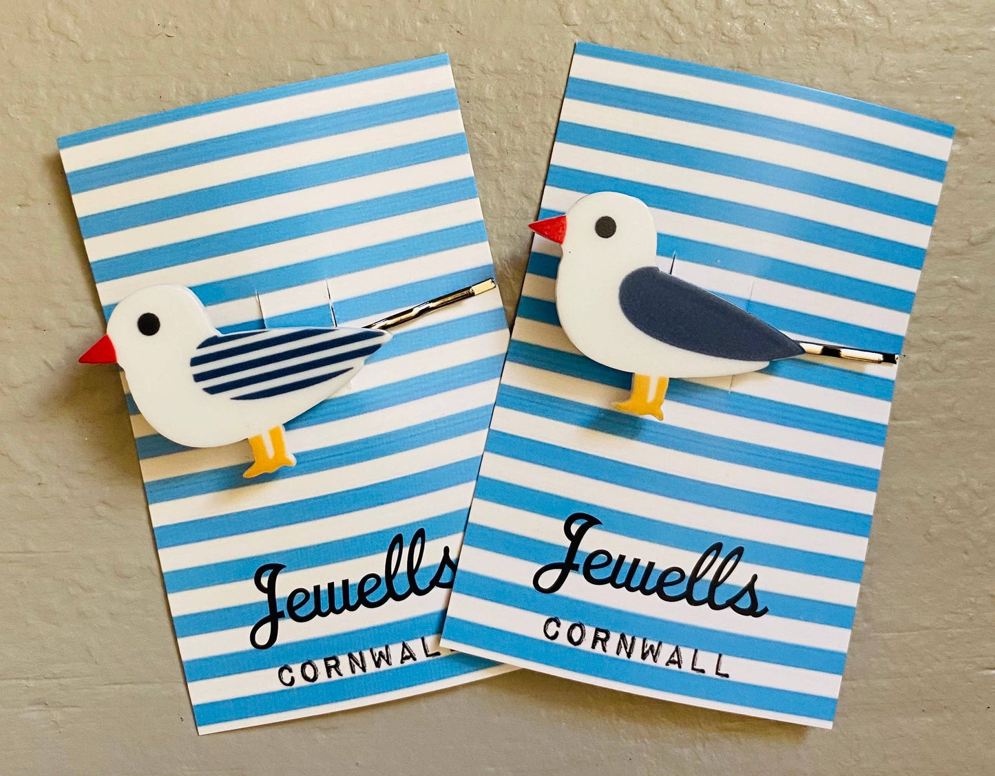 Jewells - Seagull or Puffin resin hair grip clip
