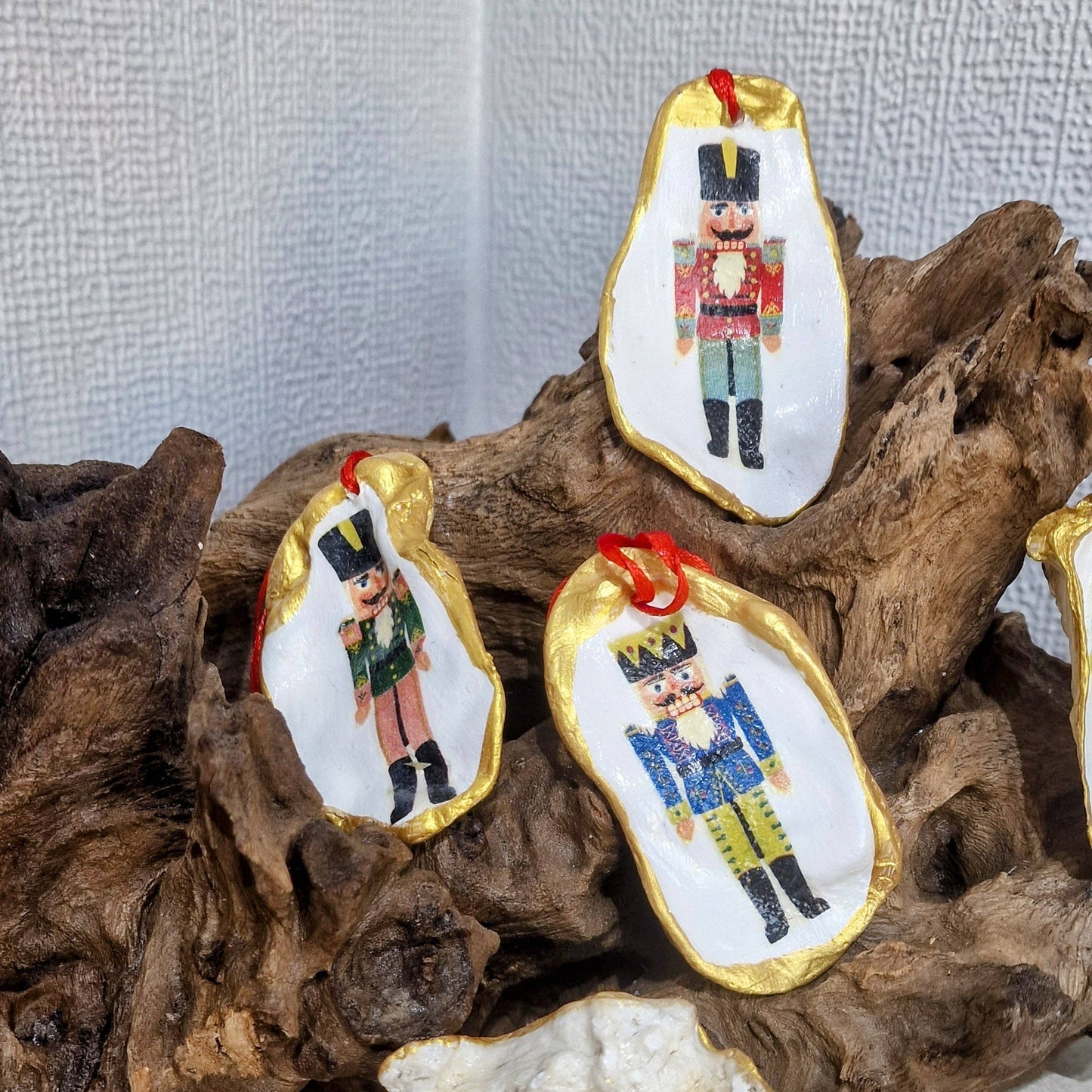 Christmas Ornaments 5 x Nutcrackers Oyster Shell Decoration