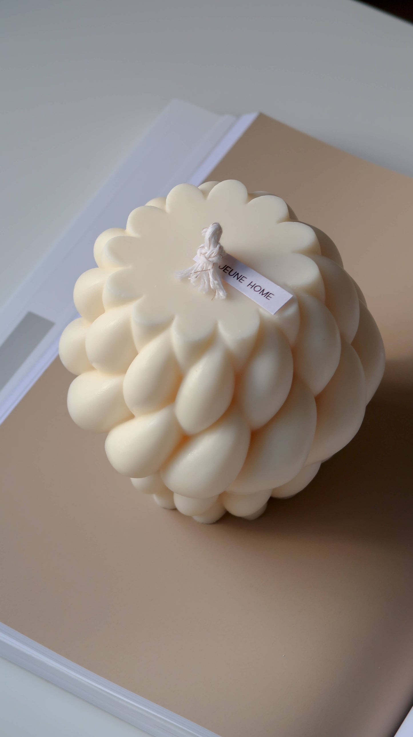 Jeune Home - Large chunky knitted candle | Ribbed candle