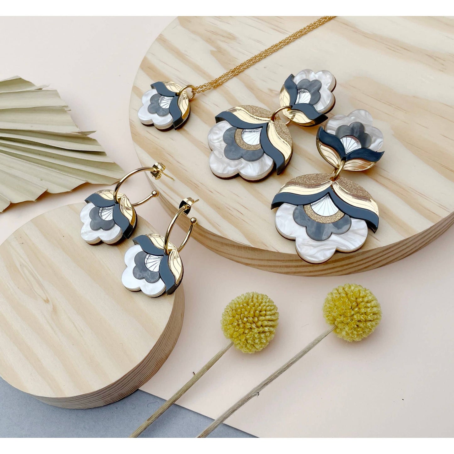 Rosa Pietsch - Anna Retro Flower Hoop Earrings: Metallic