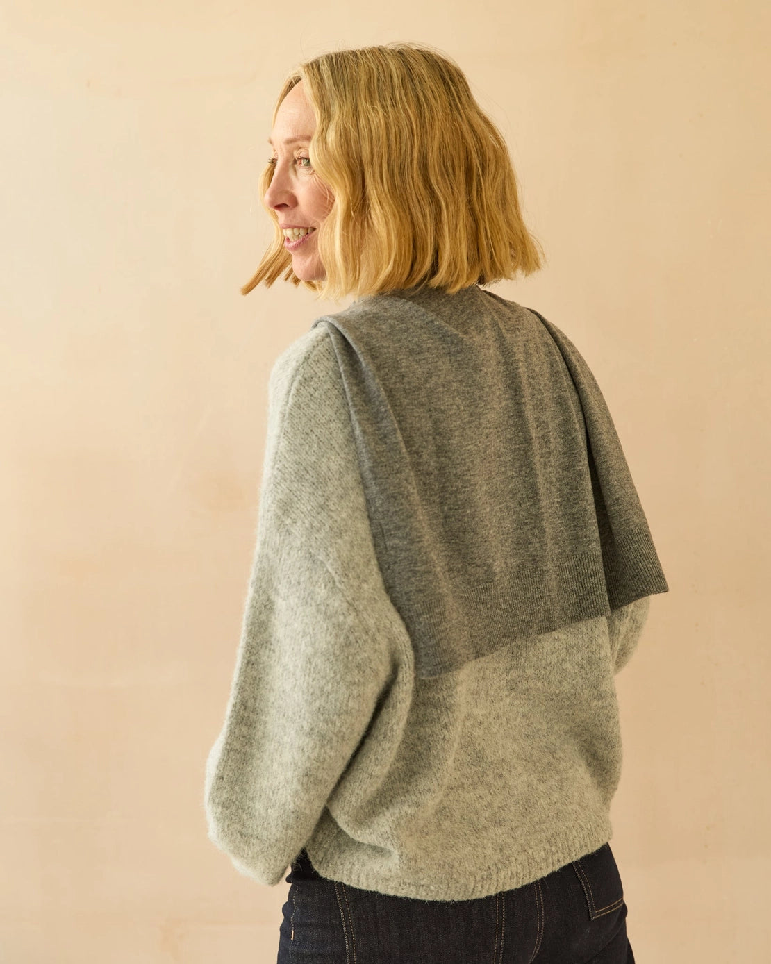 Chalk UK - Tori shrug - dark grey