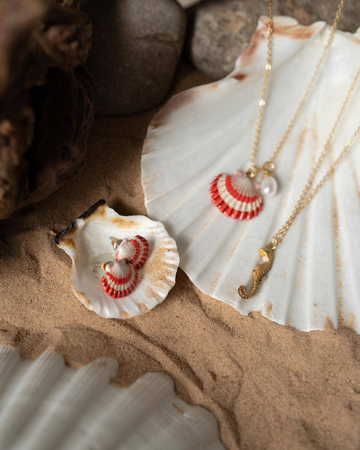 FABLE Clam Shell Stud Earrings