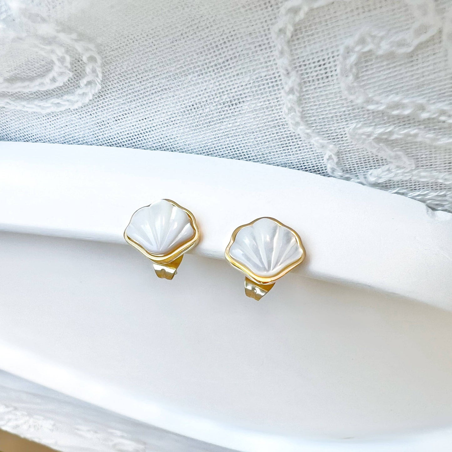 Ninaouity Seashell Shape Stud Earrings