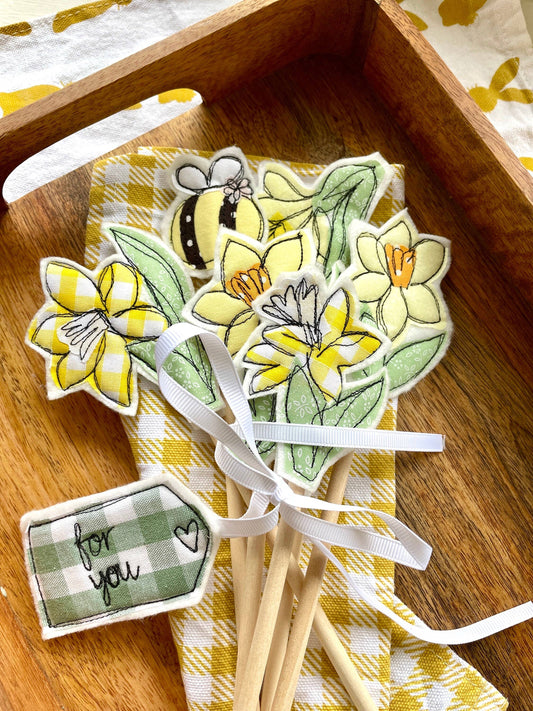 Girl Friday Embroidery - Fabric bunch of Daffodils Spring Flowers