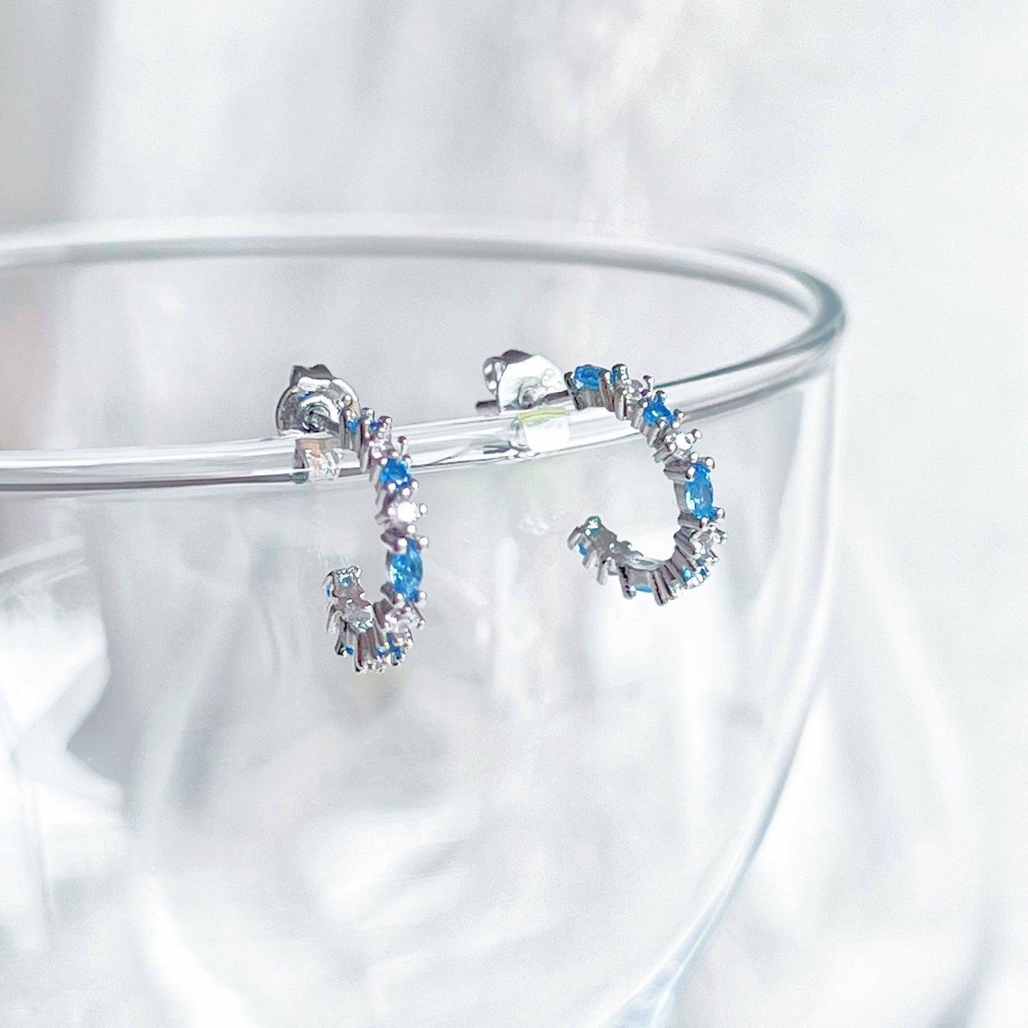 Ninaouity - Silver Blue Topaz Mini Hoop Earrings - December Birthstone