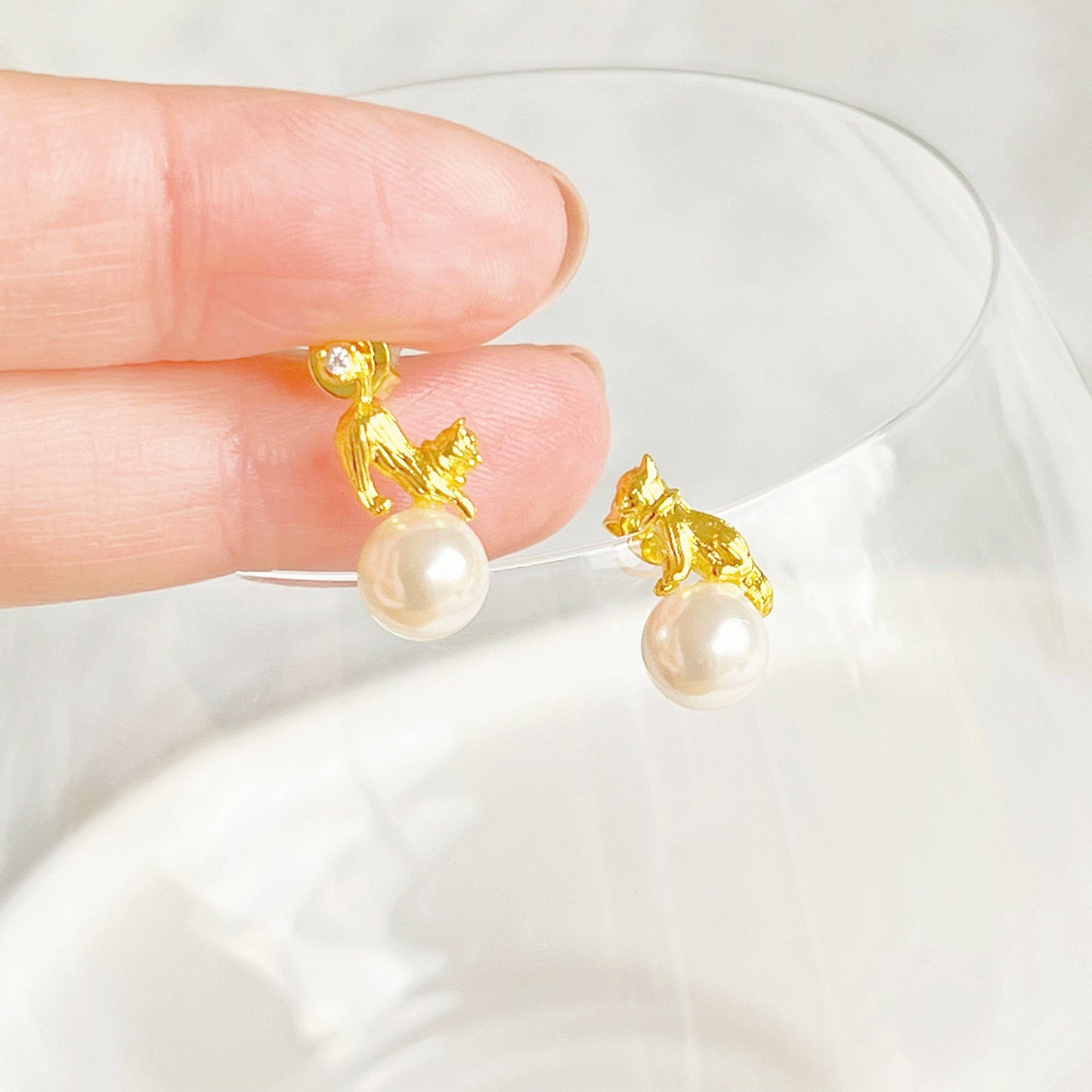 Ninaouity - Gold Cat and Ball Mismatch Stud Earrings