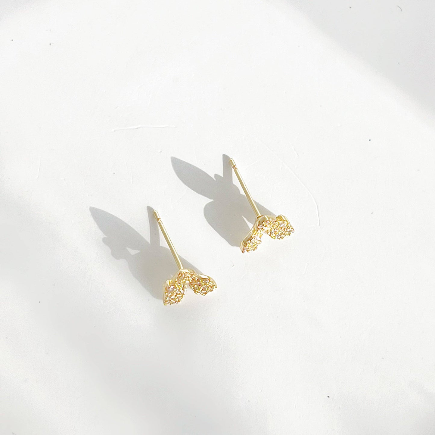 Ninaouity - Gold Trillium Flower Stud Earrings