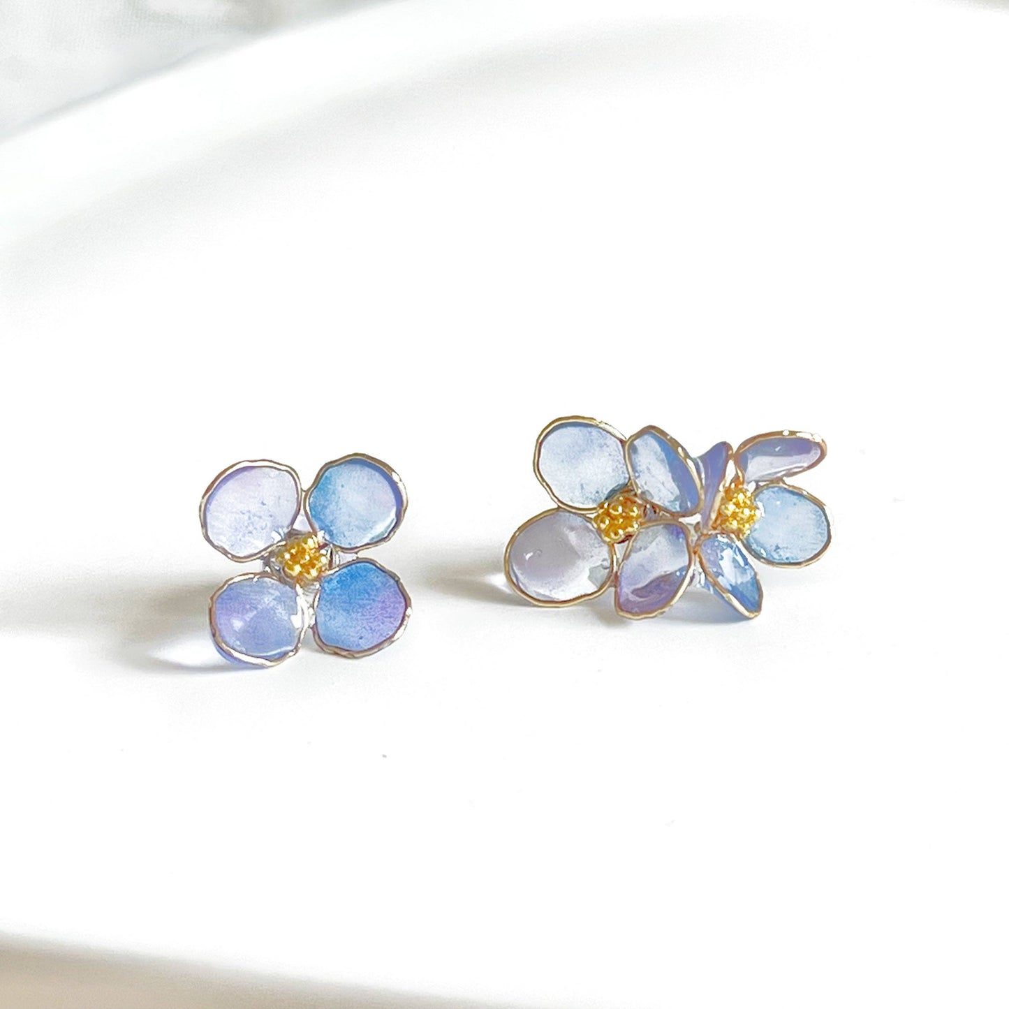 Ninaouity - Handmade Blue Hydrangeas Flower Mismatch Earrings