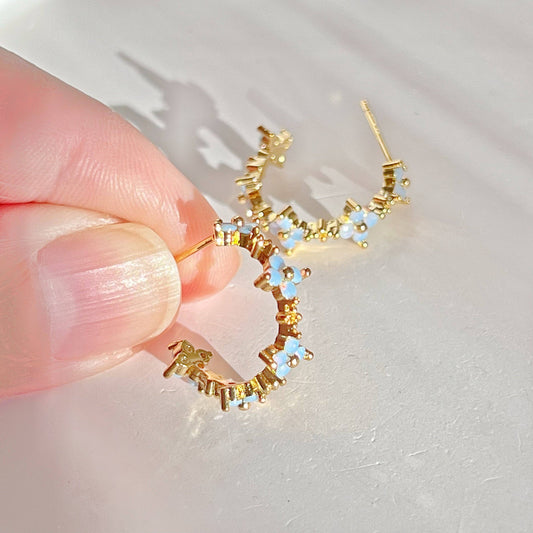 Ninaouity - Mini Opal Flowers in Half Hoop Earrings