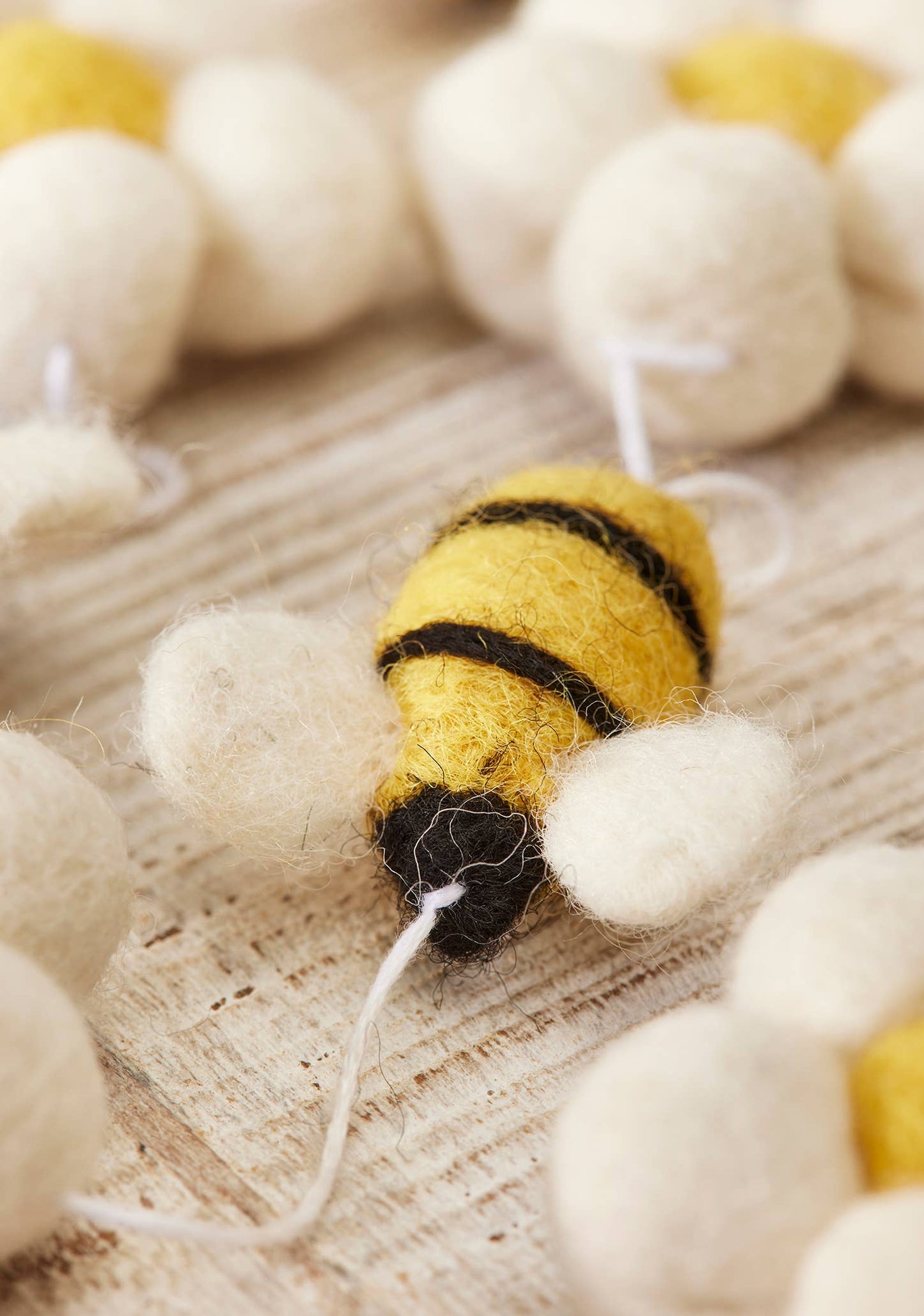Namaste - Felt Bee & Daisy Flower Garland