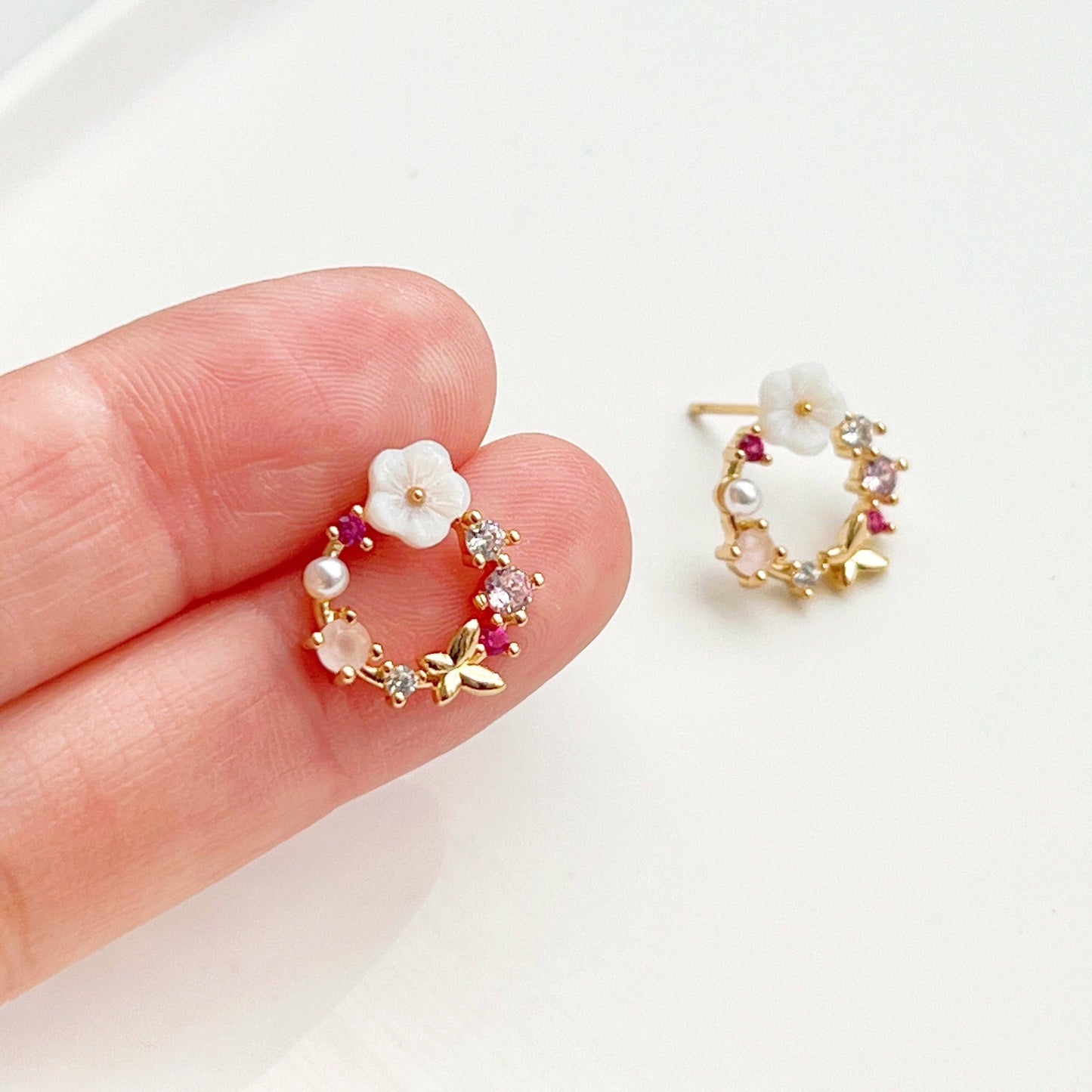 Ninaouity Gold Flower Wreath Earrings - with Pink Crystal Mini Pearl: Earrings