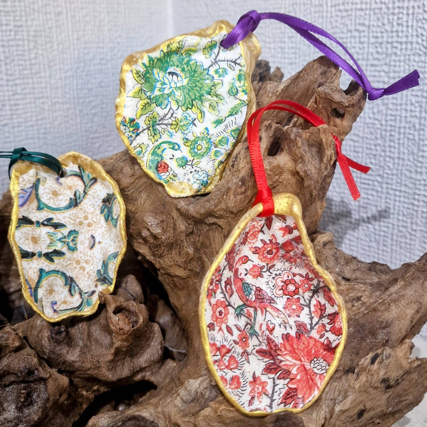 Christmas Ornaments 4 x William Morris Oyster Shell Hanging