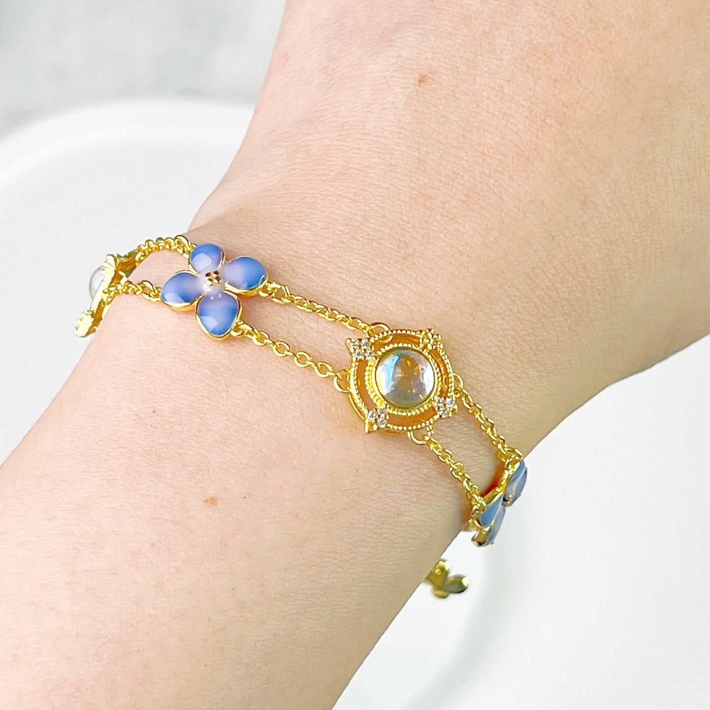 Ninaouity Blue Hydrangeas Flowers Gold Chain Bracelet