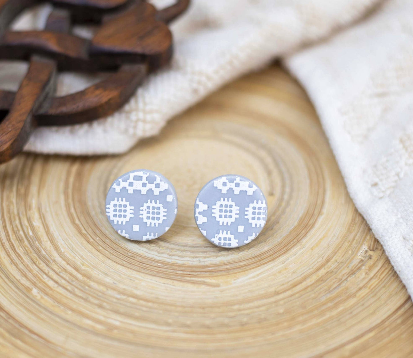 Single Welsh blanket studs: Burgundy