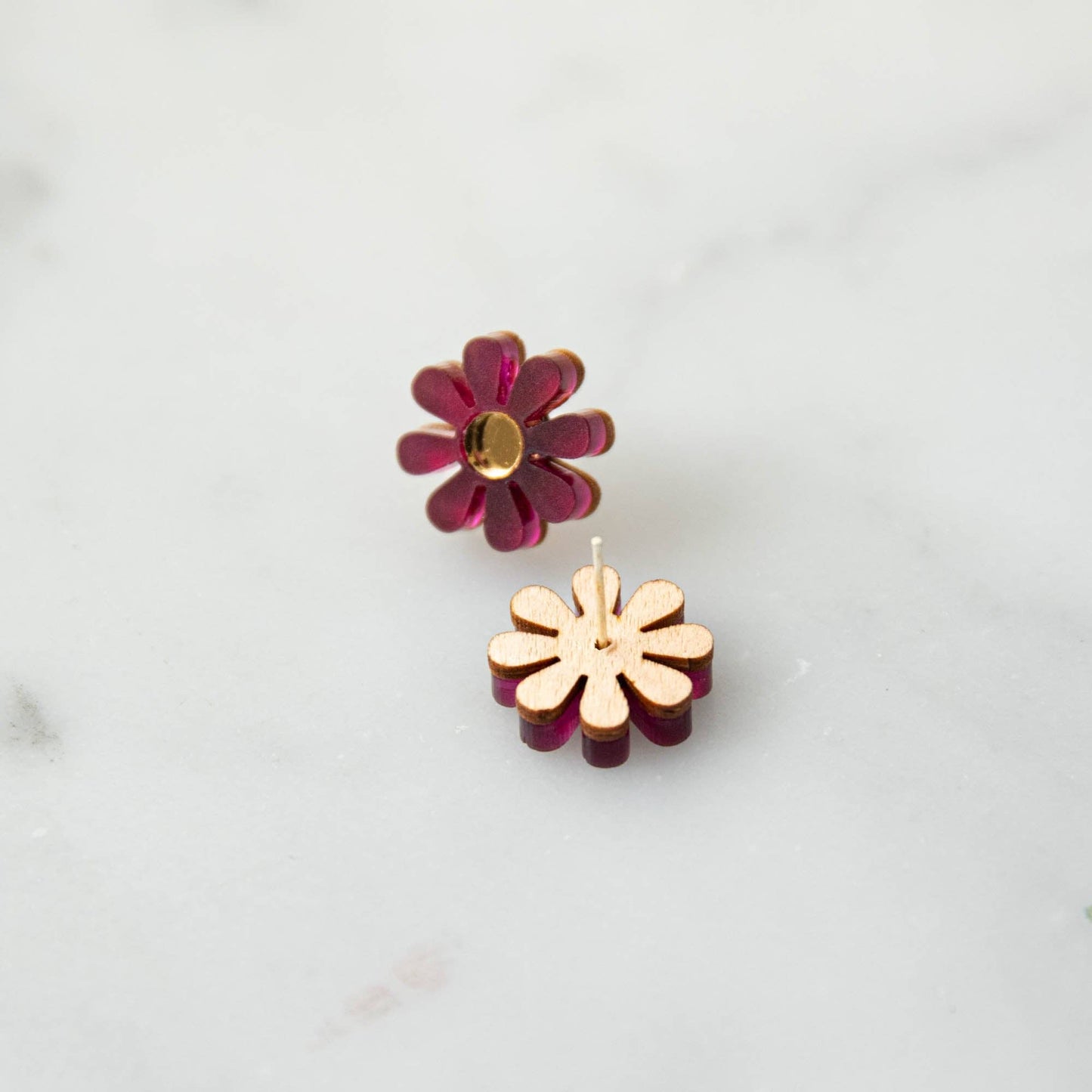 Pepper You Daisy Stud Earrings in Aubergine Purple and Gold: Aubergine Purple