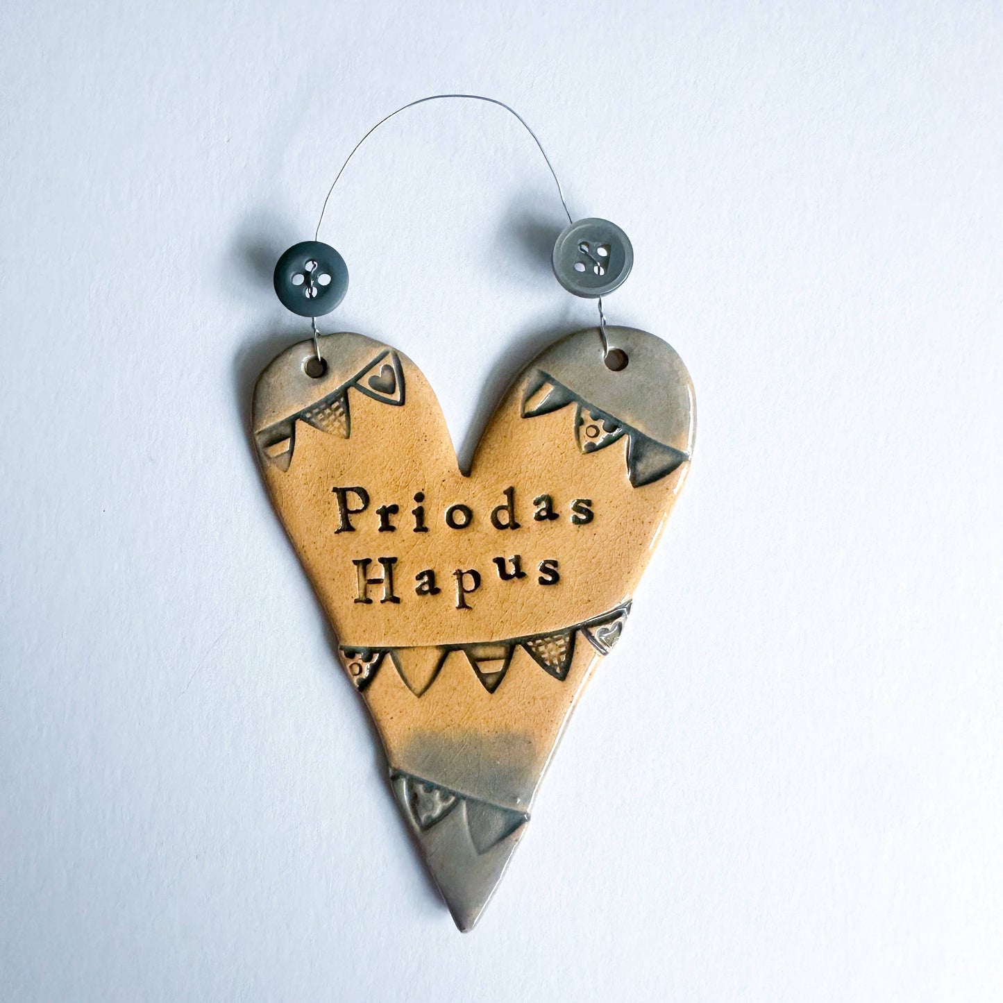 Welsh Wedding Ceramic Heart: Priodas Hapus, Dove Grey