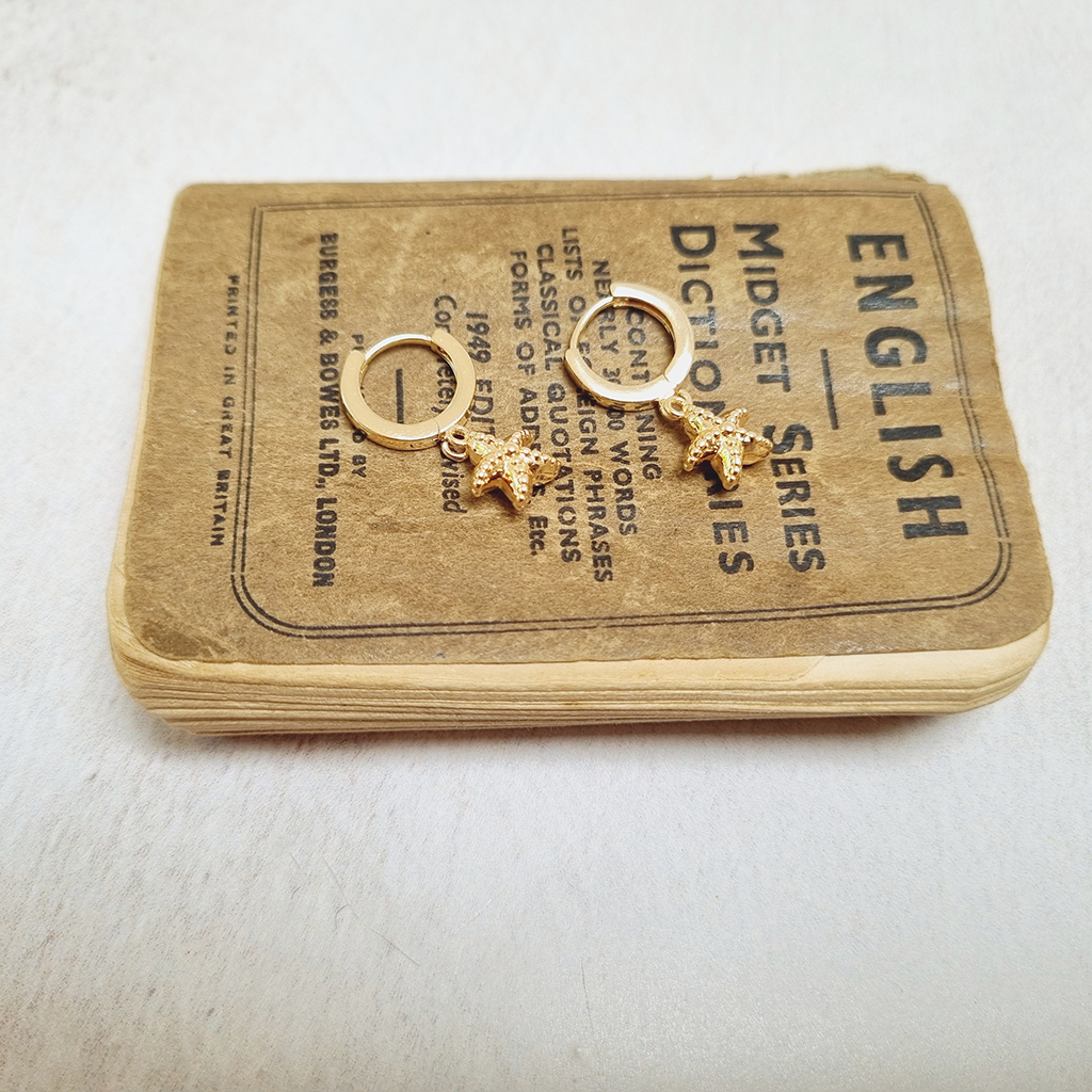 Zamsoe - Gold Starfish Huggie Earrings in a bottle