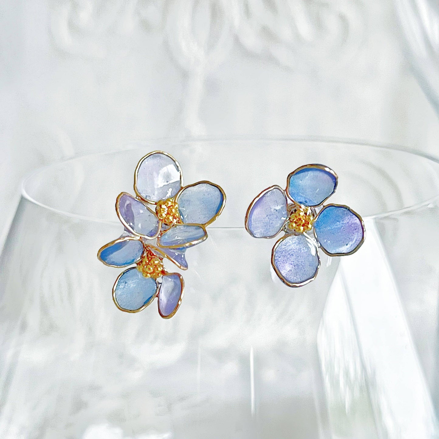 Ninaouity - Handmade Blue Hydrangeas Flower Mismatch Earrings