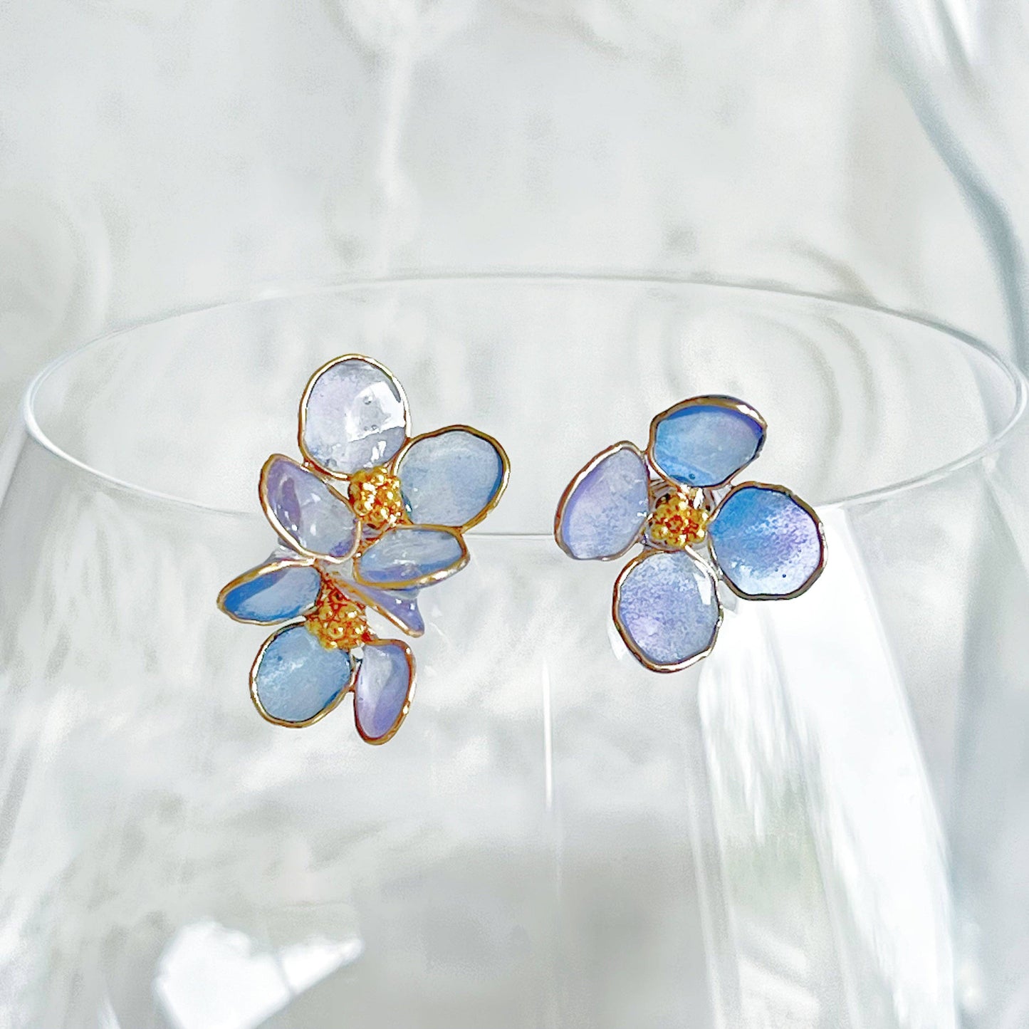 Ninaouity - Handmade Blue Hydrangeas Flower Mismatch Earrings