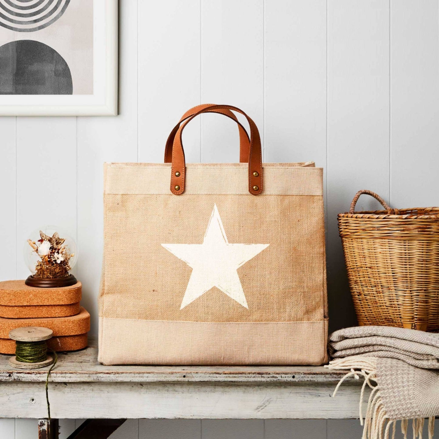 Tillyanna Star Market Tote - Natural Jute: Farmhouse Red