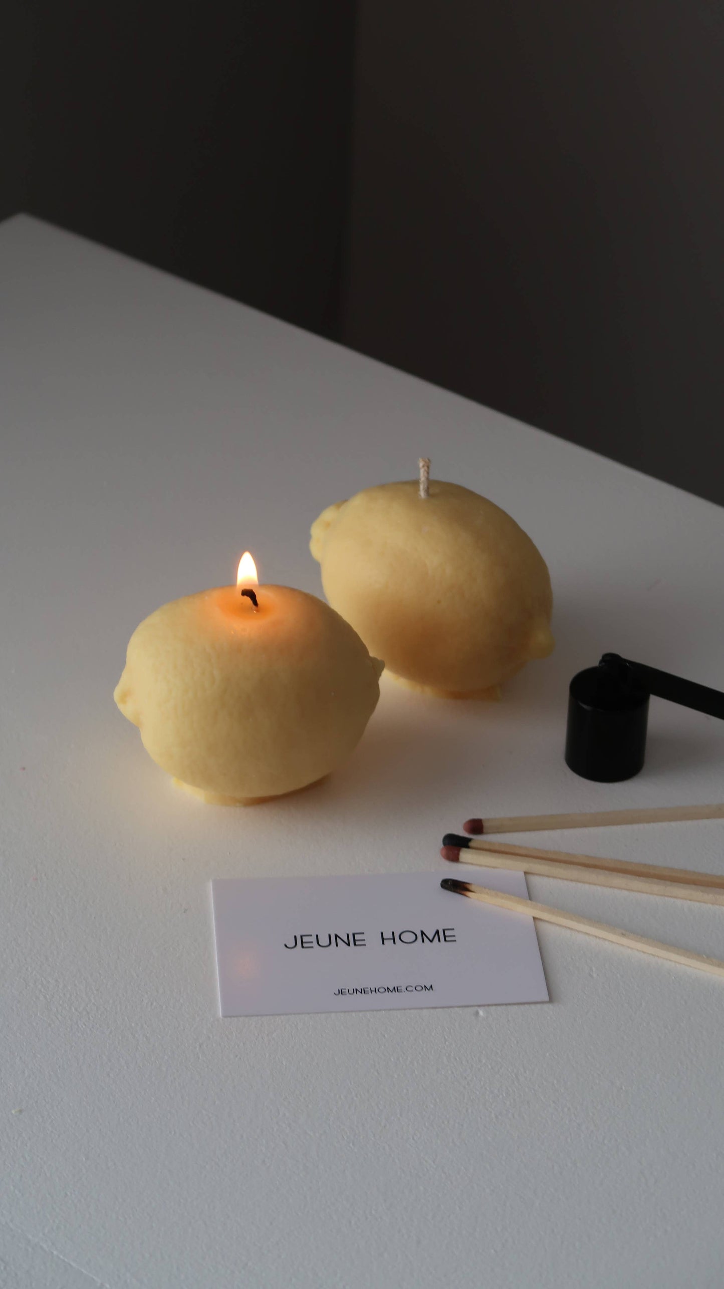 Jeune Home - Realistic lemon candle