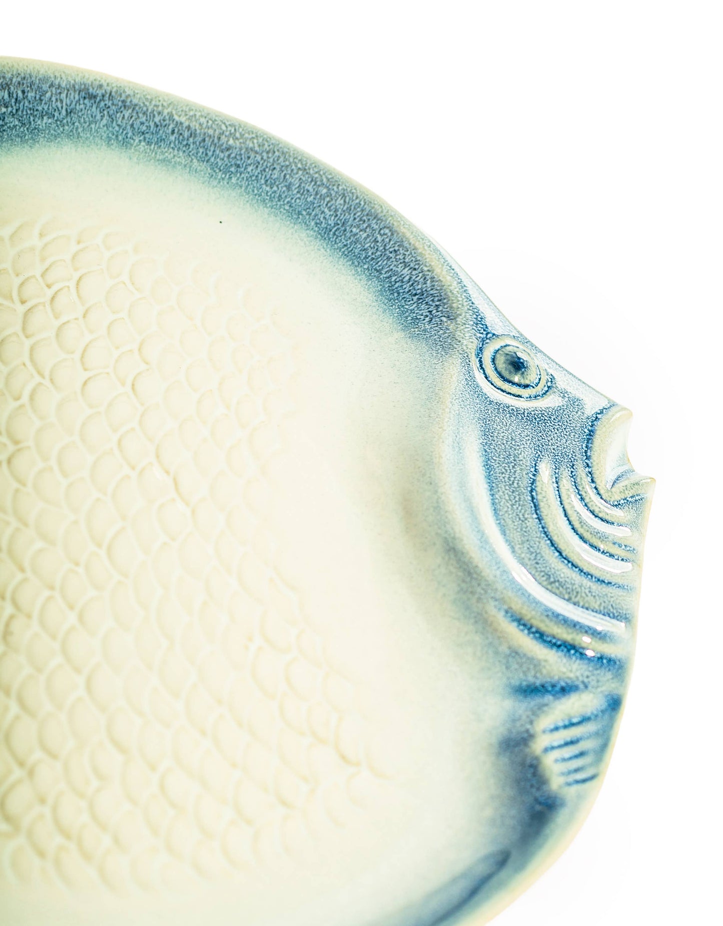 McGowan & Rutherford Ltd - Blue & White Ceramic Round Fish Dish