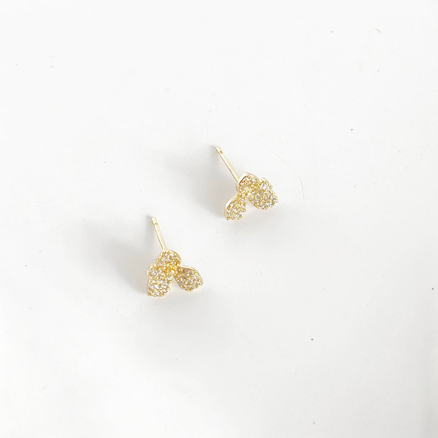 Ninaouity - Gold Trillium Flower Stud Earrings