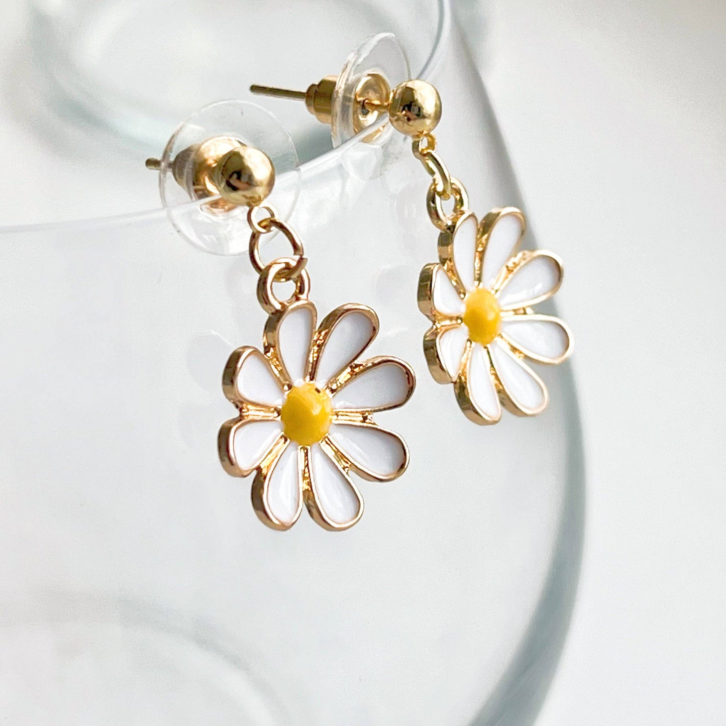 Ninaouity - White Daisy Earrings