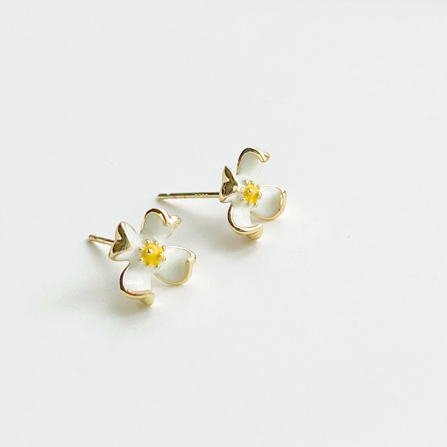 Ninaouity - White Dogwood Flower Sterling Silver Stud Earrings