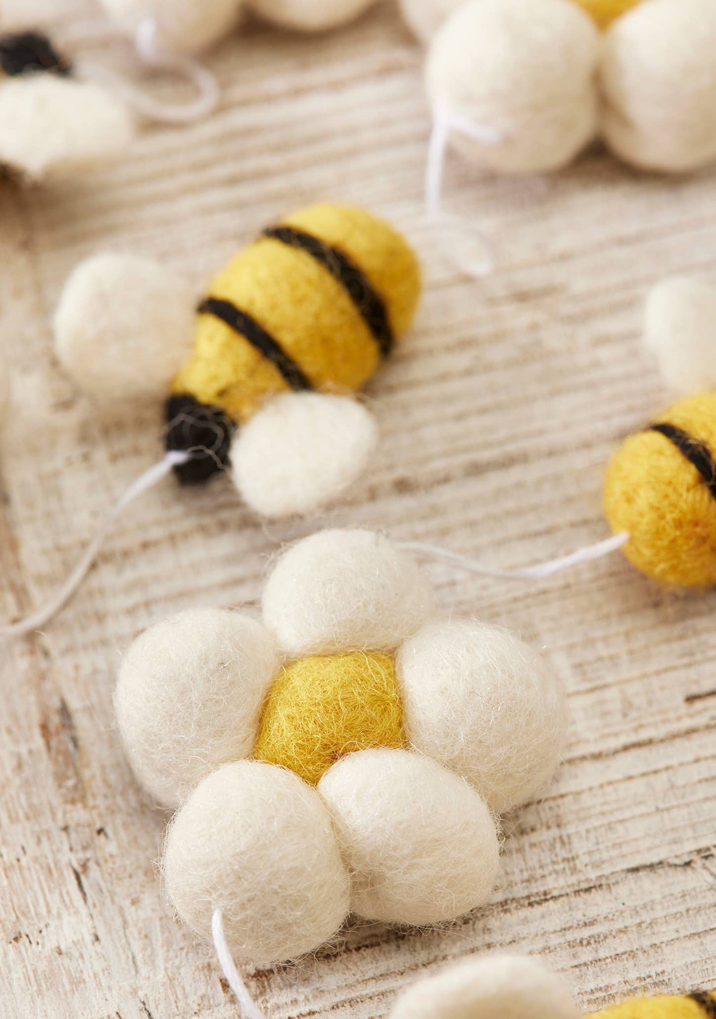 Namaste - Felt Bee & Daisy Flower Garland