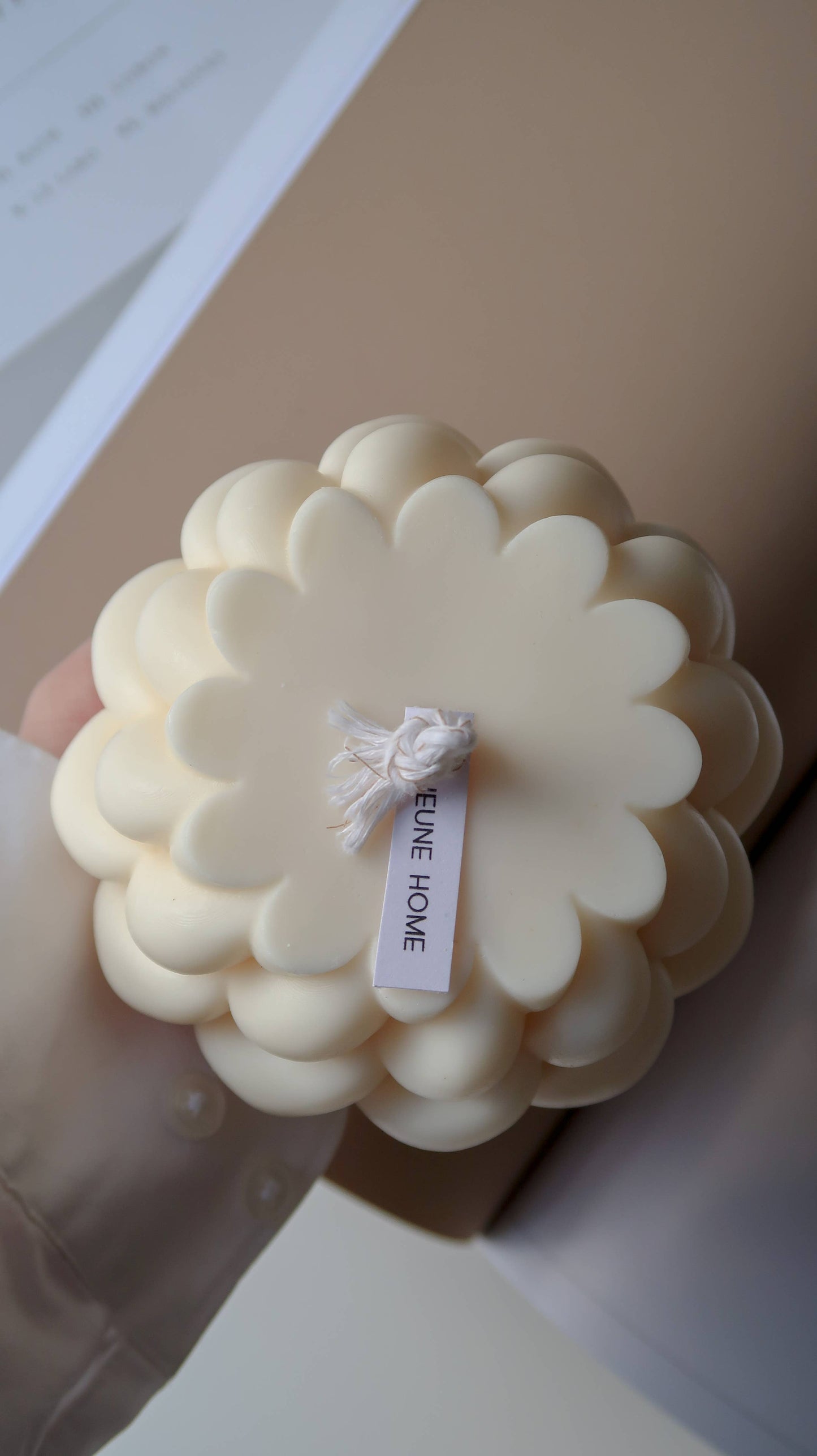 Jeune Home - Large chunky knitted candle | Ribbed candle