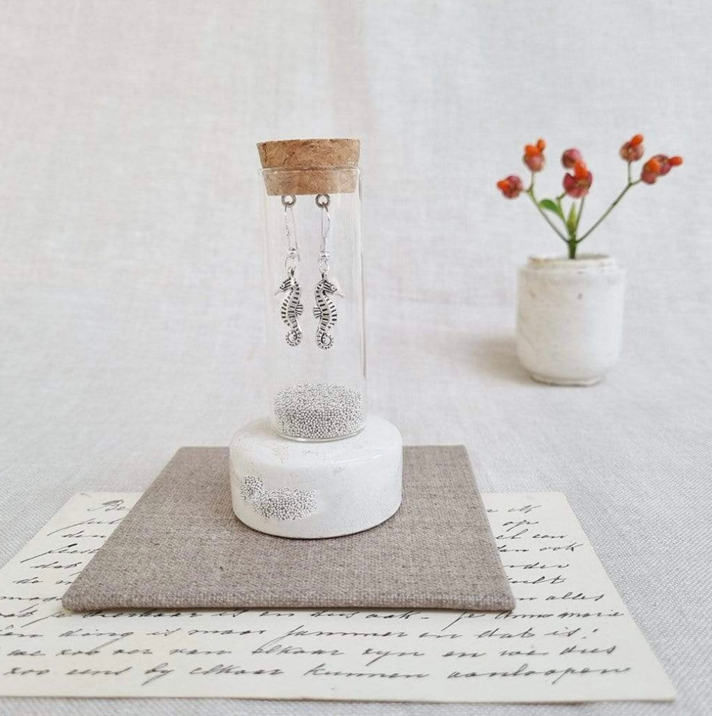Zamsoe - Seahorse earrings in a bottle