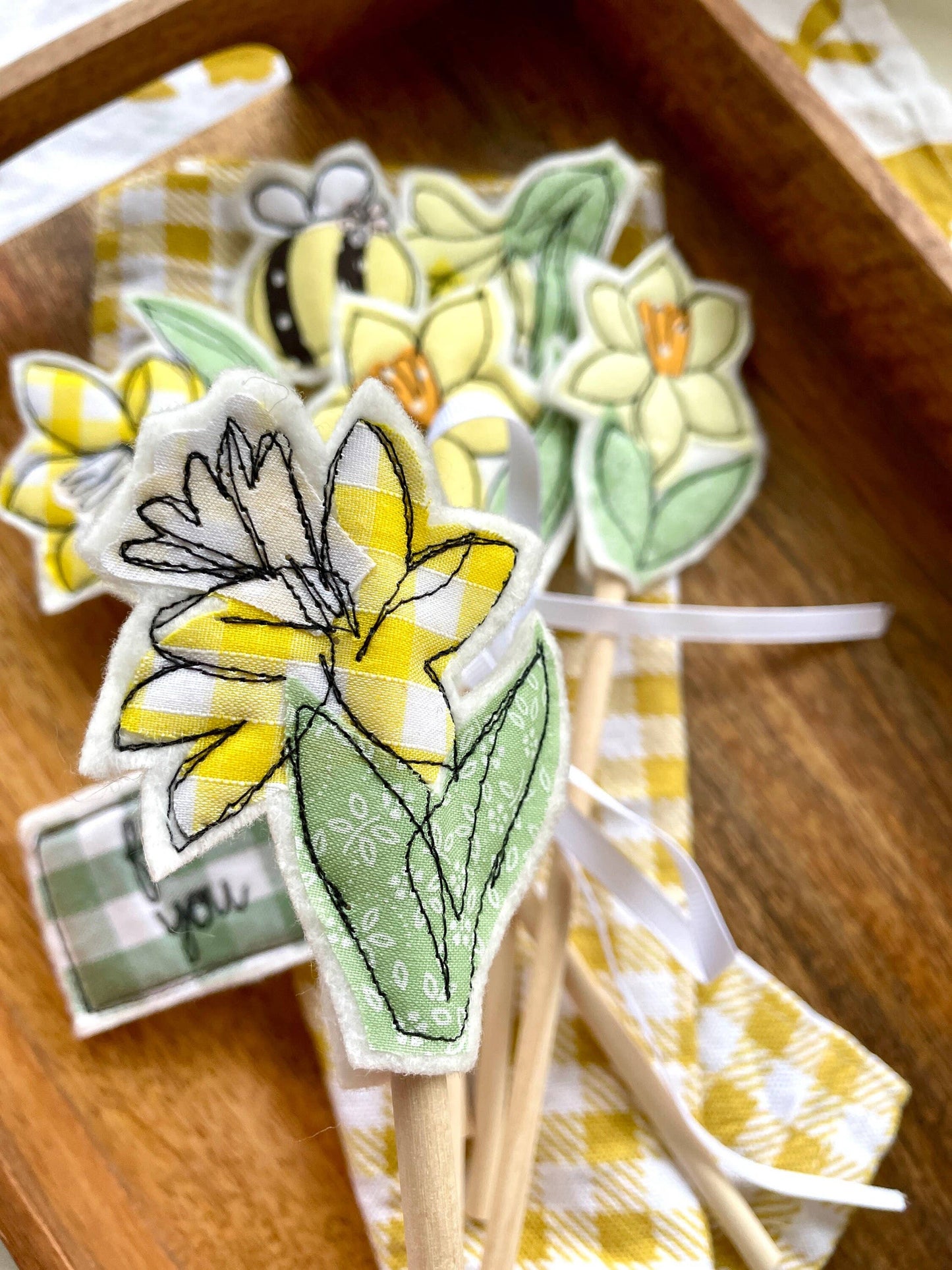 Girl Friday Embroidery - Fabric bunch of Daffodils Spring Flowers