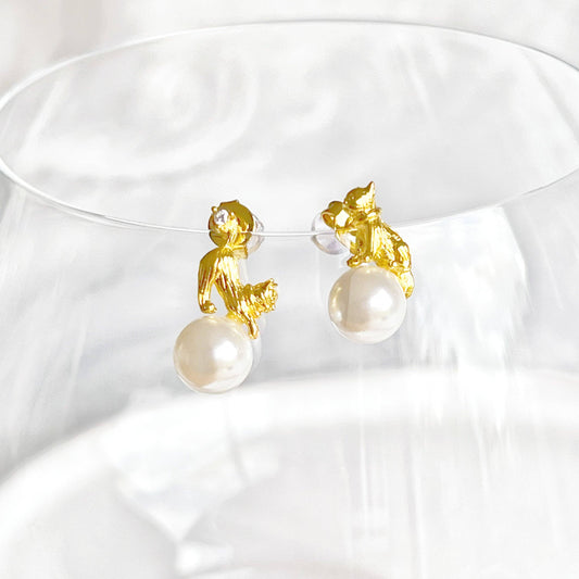 Ninaouity - Gold Cat and Ball Mismatch Stud Earrings