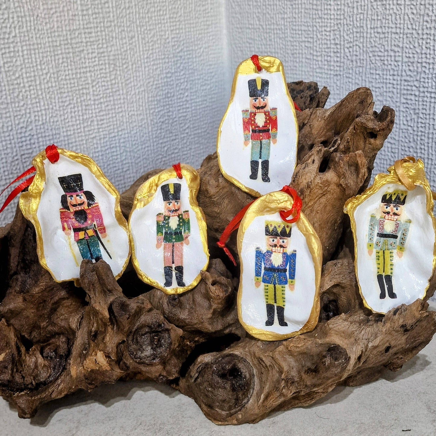 Christmas Ornaments 5 x Nutcrackers Oyster Shell Decoration