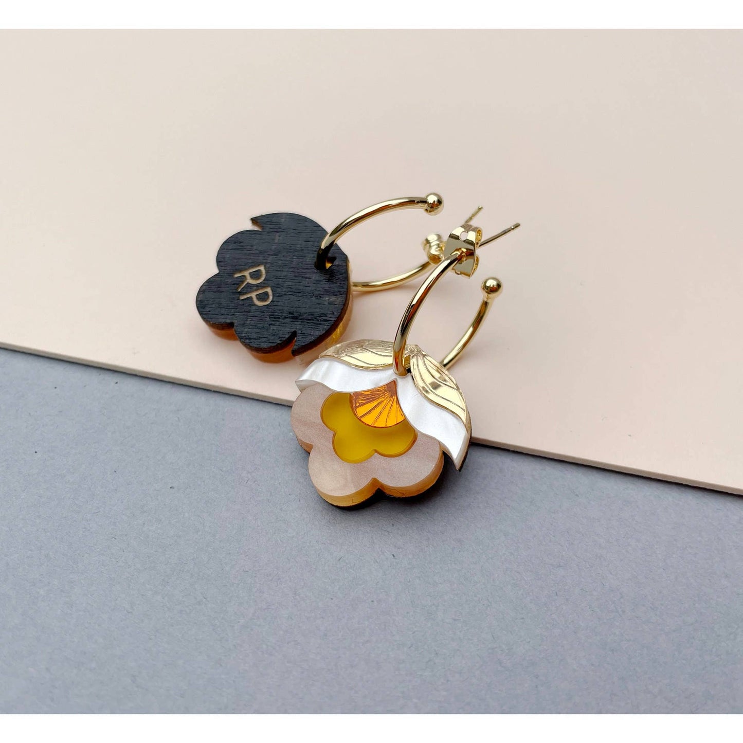 Rosa Pietsch - Anna Retro Flower Hoop Earrings: Sunshine