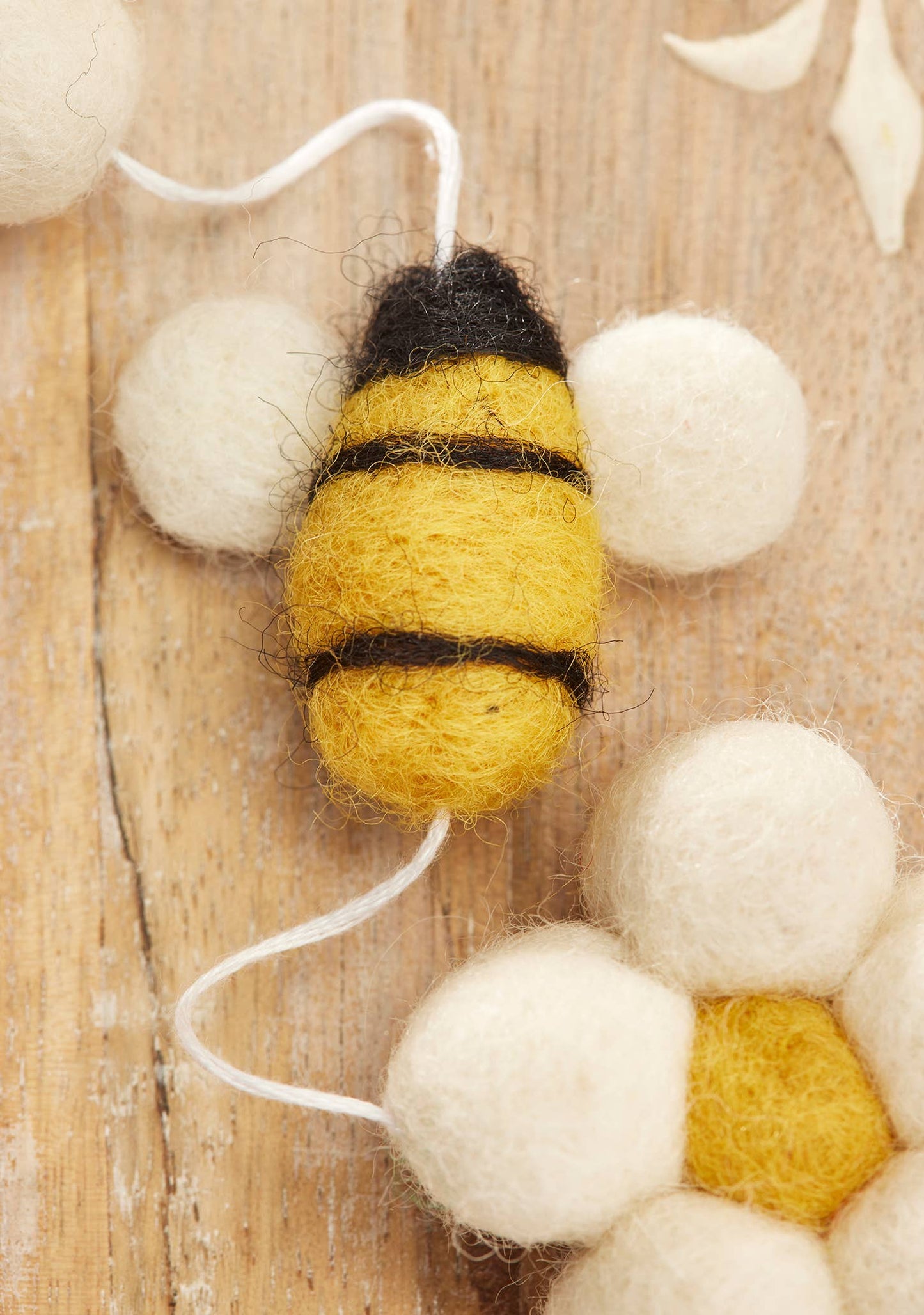 Namaste - Felt Bee & Daisy Flower Garland