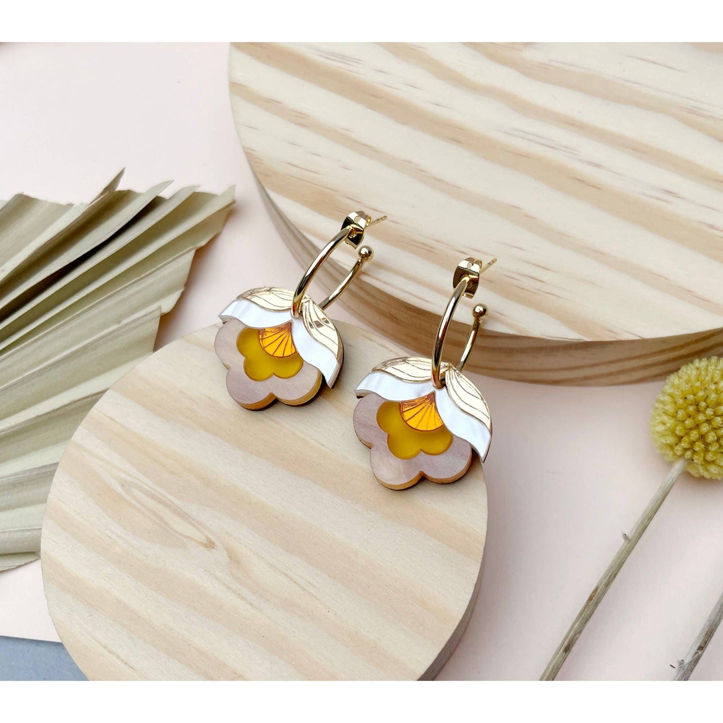 Rosa Pietsch - Anna Retro Flower Hoop Earrings: Sunshine