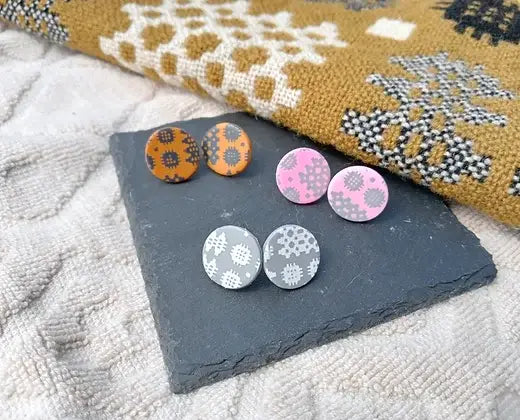 Single Welsh blanket studs: Grey