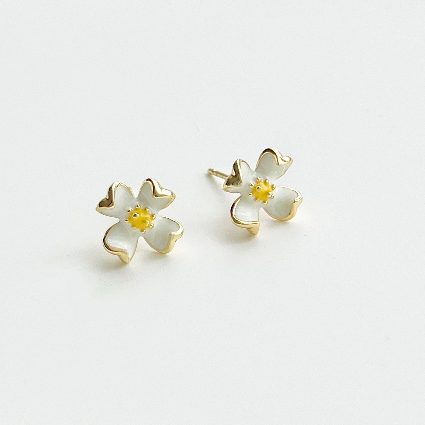 Ninaouity - White Dogwood Flower Sterling Silver Stud Earrings