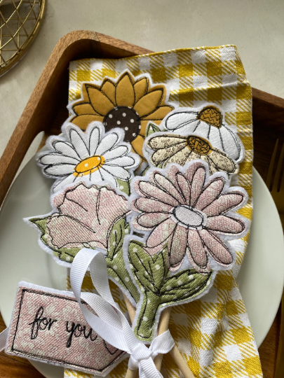 Girl Friday Embroidery - Summer flowers bunch