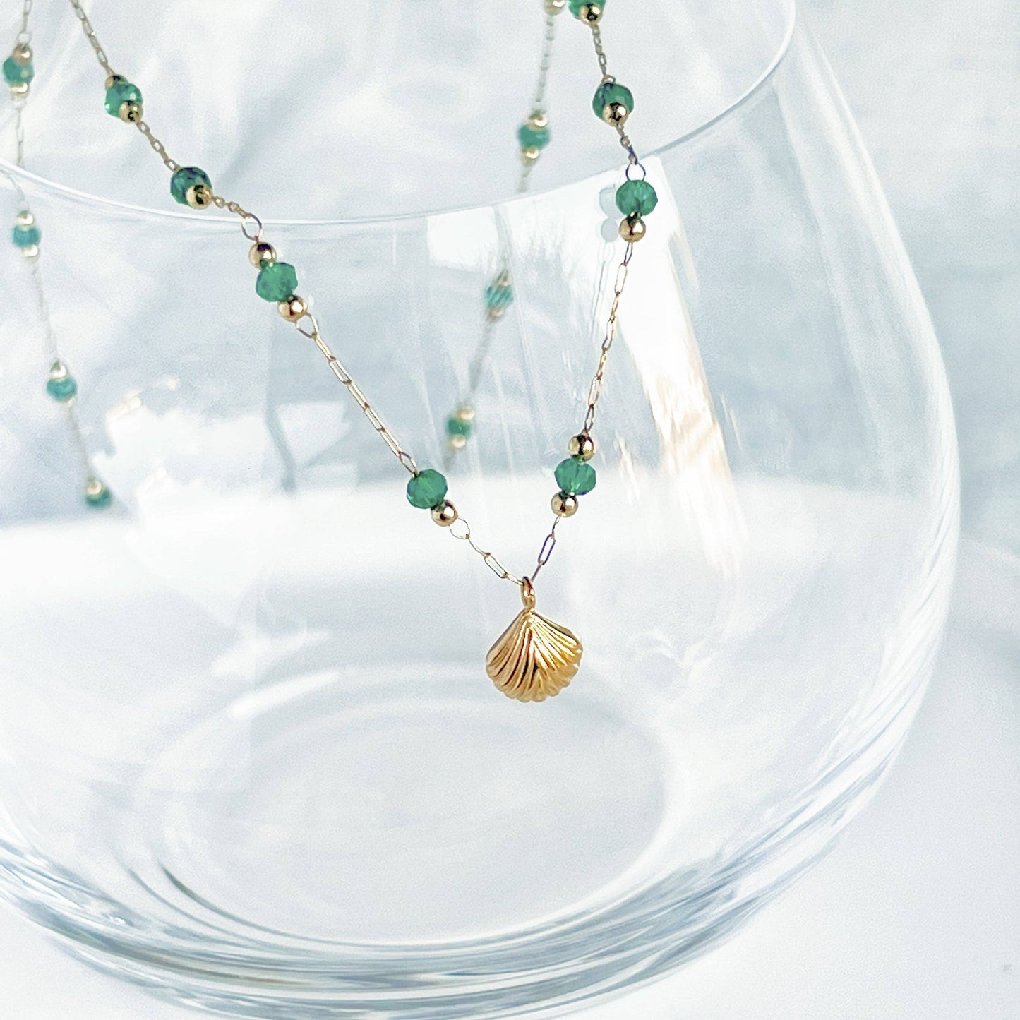 Ninaouity - Gold Shell and Green Crystal Beads Chain Necklace