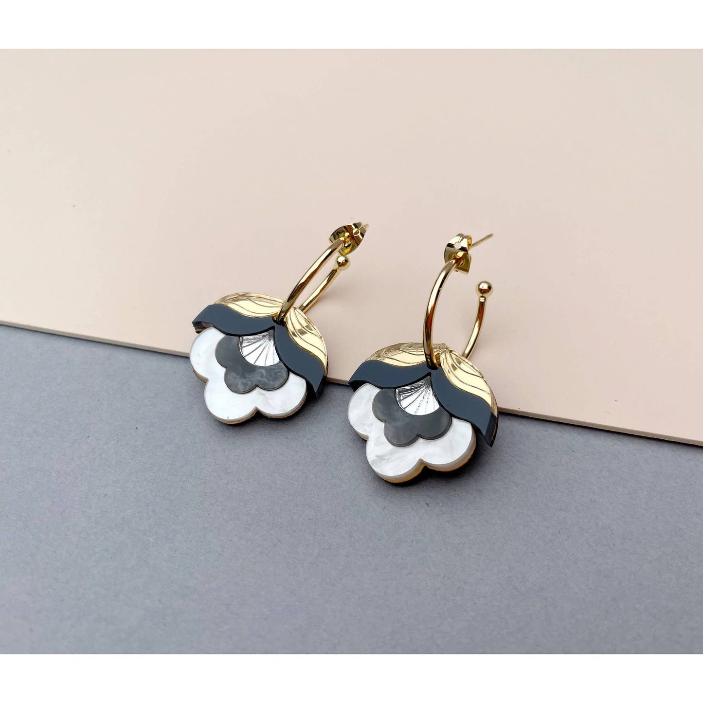 Rosa Pietsch - Anna Retro Flower Hoop Earrings: Metallic