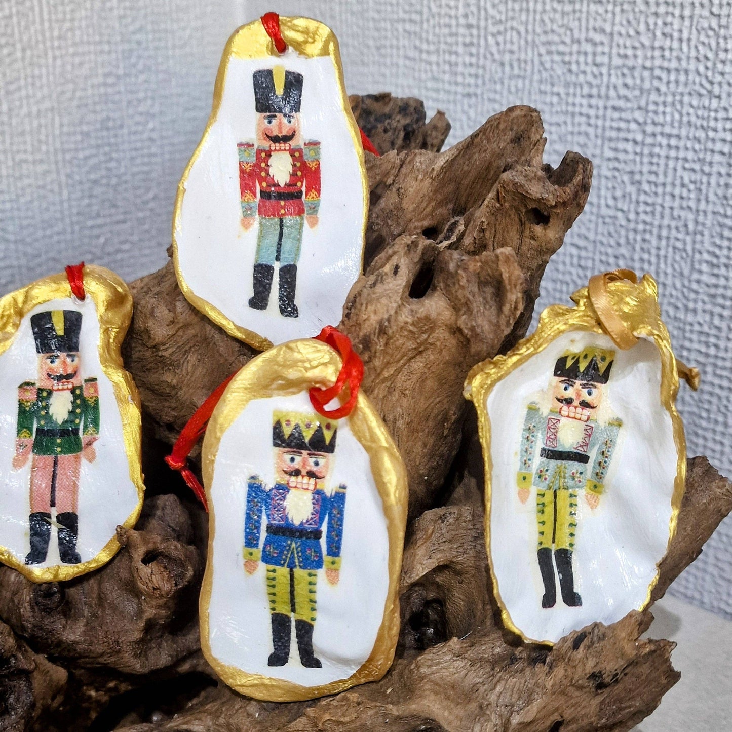 Christmas Ornaments 5 x Nutcrackers Oyster Shell Decoration
