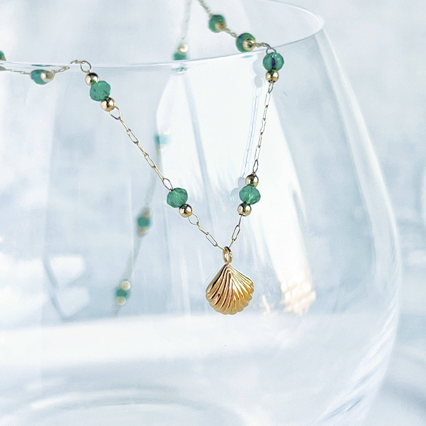 Ninaouity - Gold Shell and Green Crystal Beads Chain Necklace